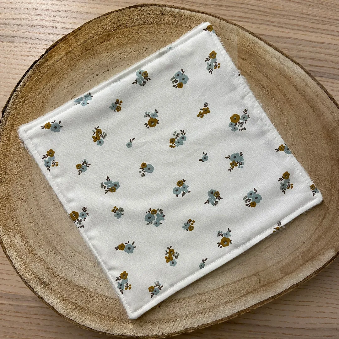 Serviette visage petite fleur