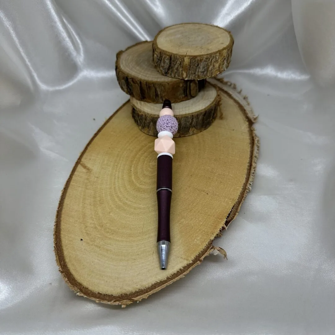 Stylo aubergine crochet lilas