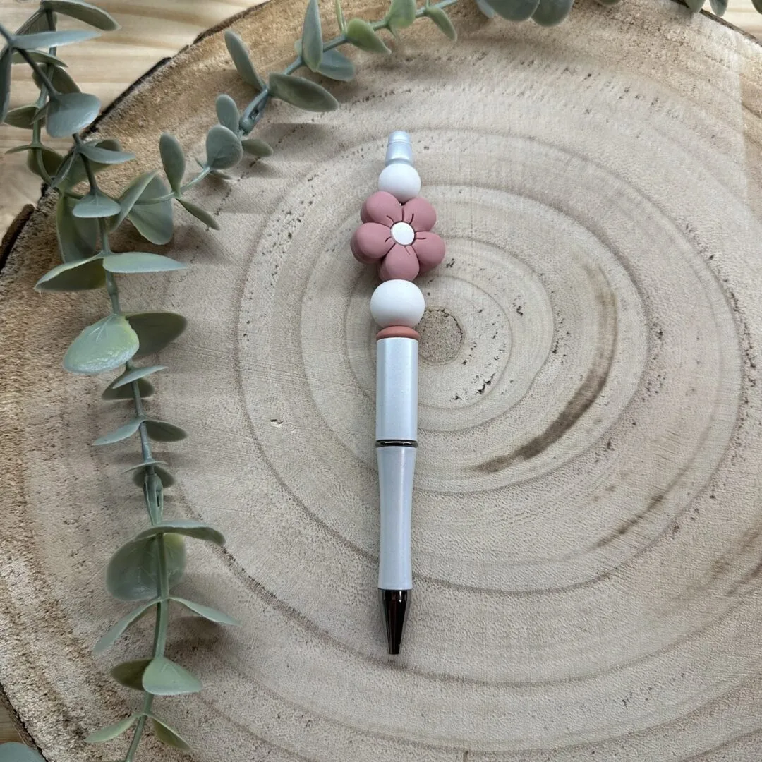 Stylo blanc fleur vieux rose