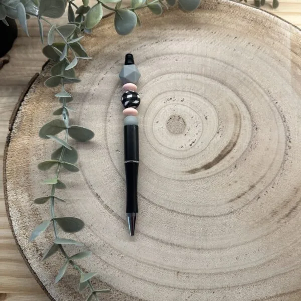 Stylo noir carreaux