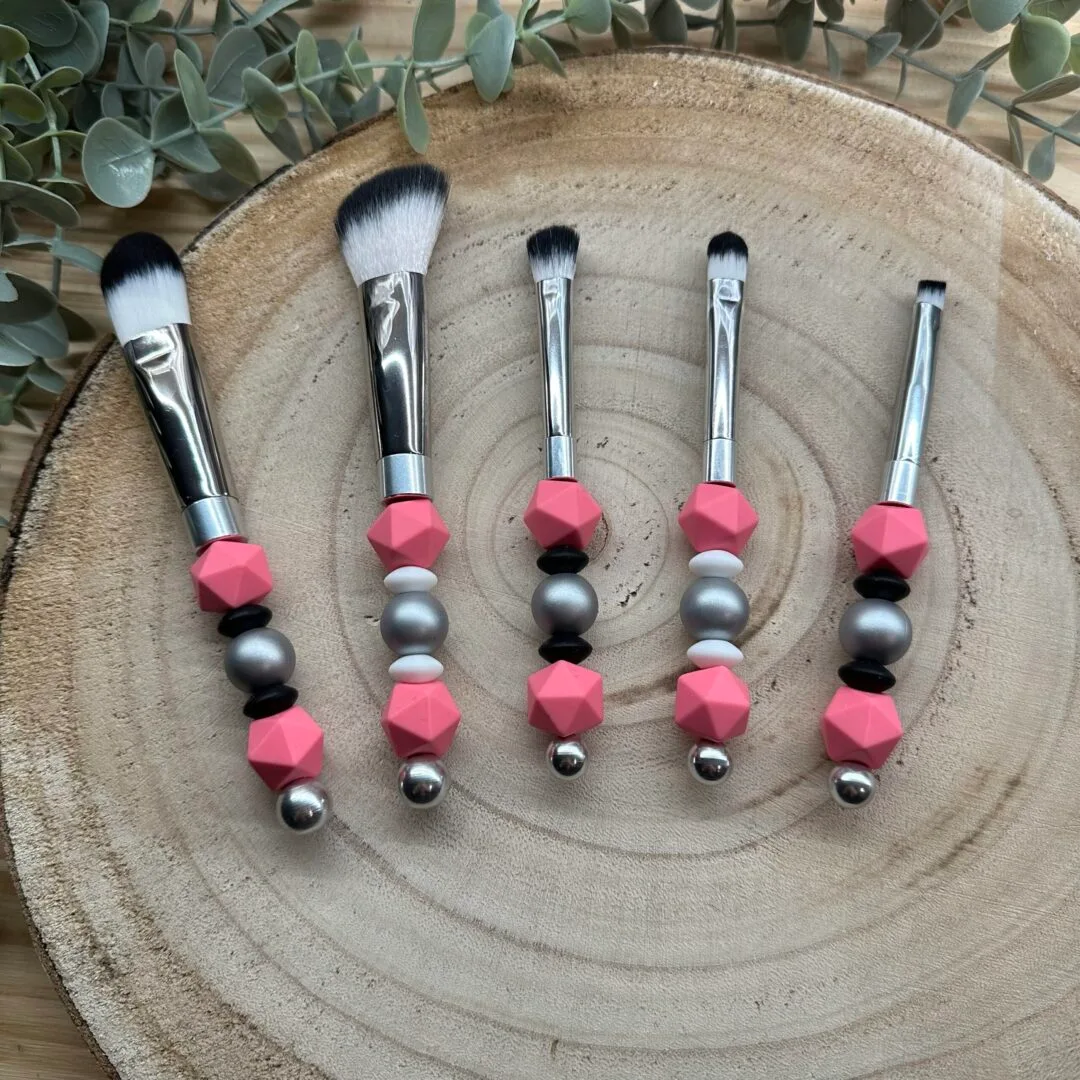 Lot de 5 pinceaux à maquillage argent/rose
