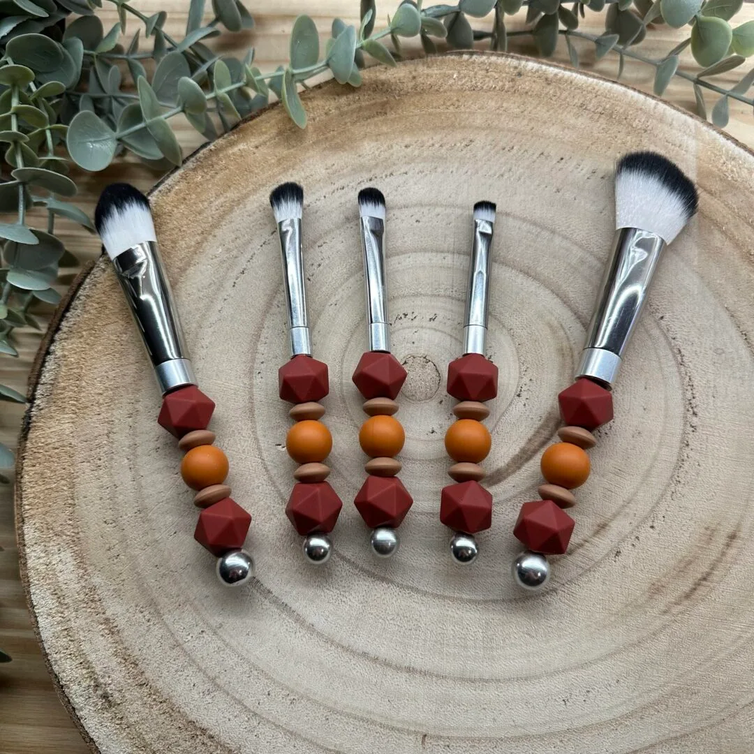 Lot de 5 pinceaux à maquillage argent/ rouge marsala